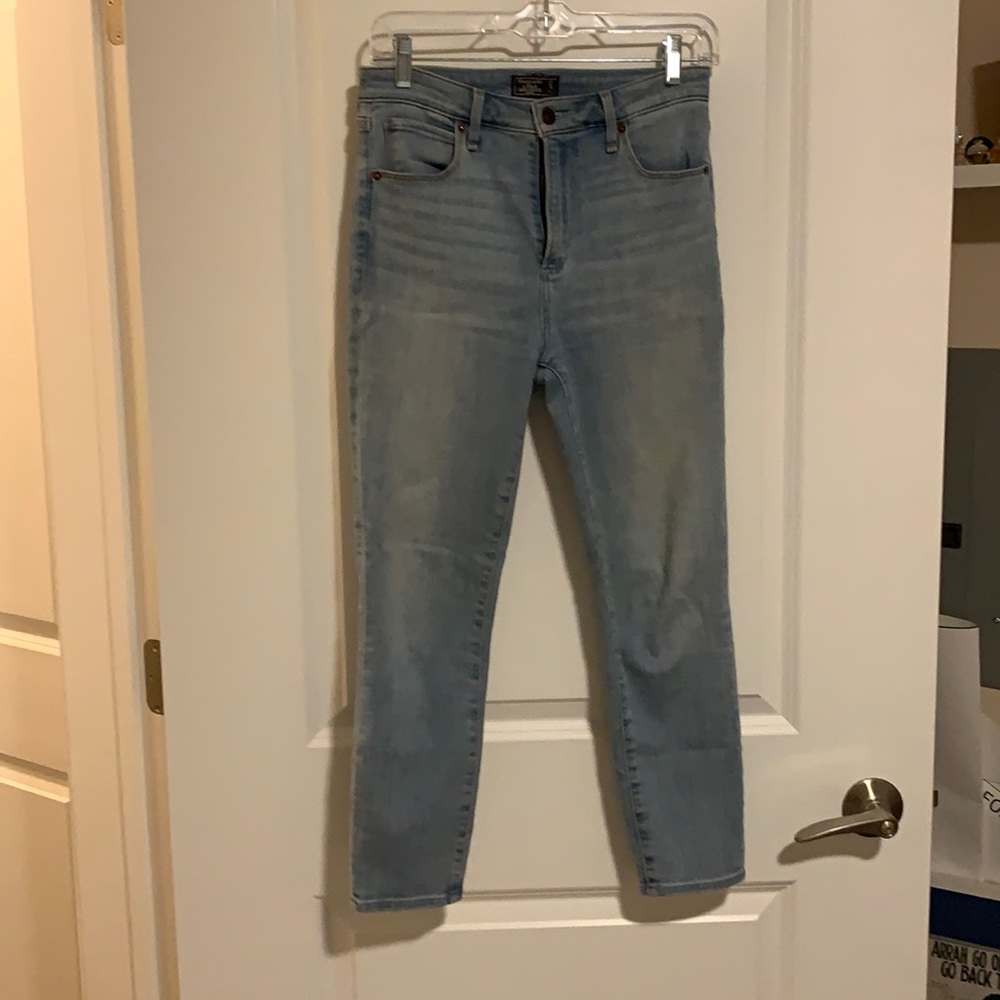👖 Abercrombie and Fitch Simone high rise ankle jeans 4 short